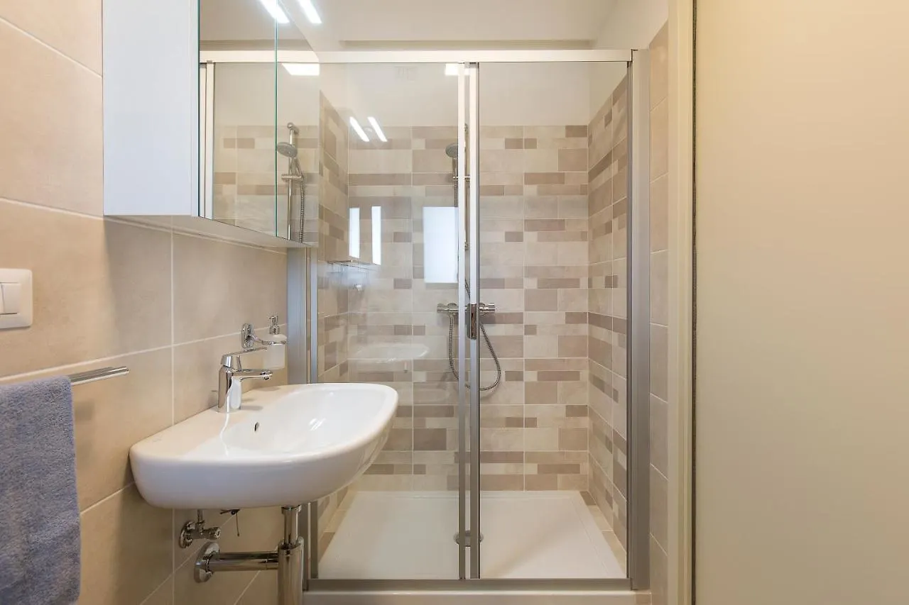 Mono Via Bellinzona Apartment Como 0*,